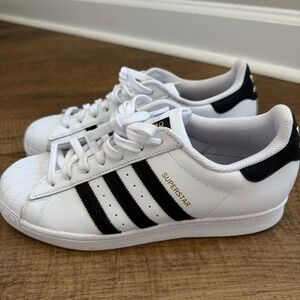 Superstar Foundation in White & Black (Gold Logo)